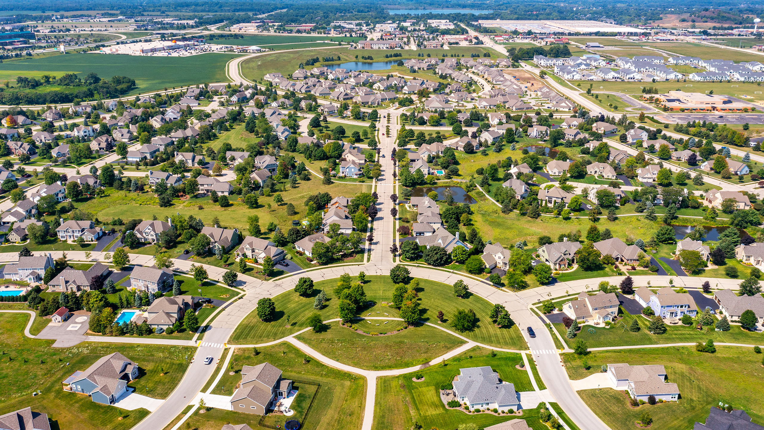 lake country village street view of neighborhood